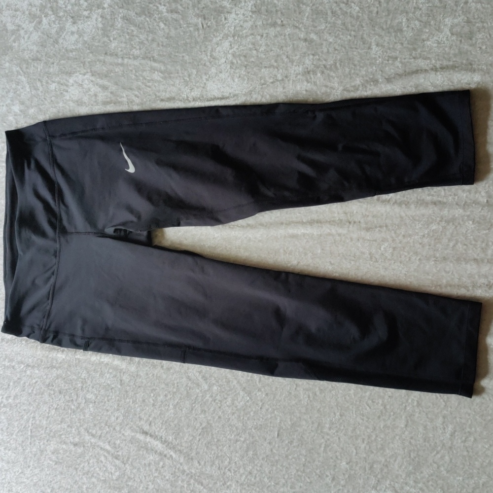 Nike Women's Cropped Leggings, Size Small
